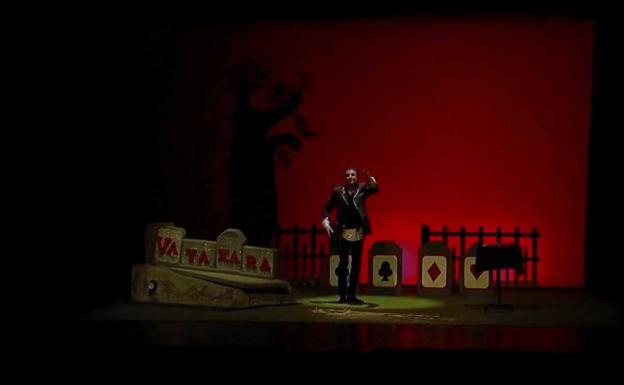 La compañía de teatro Panduro Producciones trae a Herrera del Duque la obra «Vayakara, el peor mago del mundo»