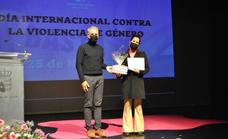 Hilda Marina Salcedo con la poesía «Hilo» ganadora del III Concurso de poesía contra la violencia de Género