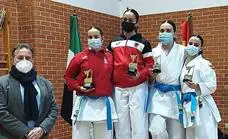 Alumnos de la Escuela de Karate-SP Herrera participan en el campeonato de Extremadura Senior