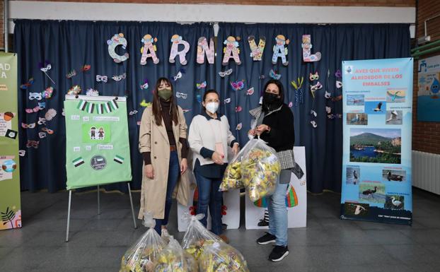 El Ayuntamiento de Herrera del Duque sigue obsequiando a los escolares el viernes de carnaval
