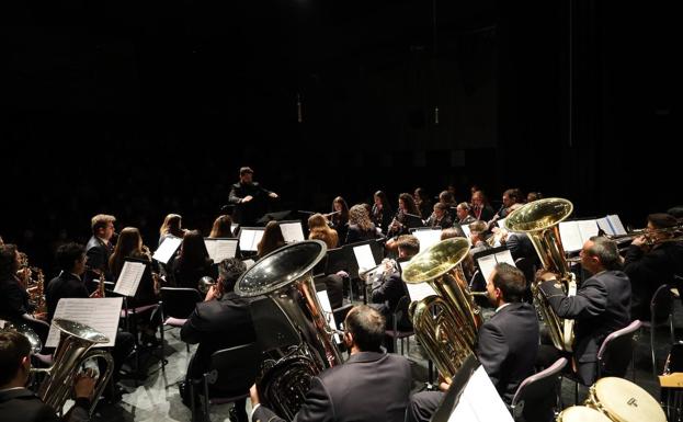 Extraordinario concierto ofrecido por la Banda y la Coral Municipal