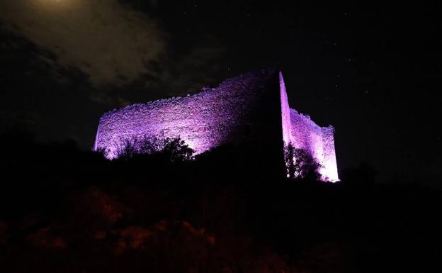 Herrera del Duque se tiñe de morado para conmemorar el Día Internacional de la Mujer