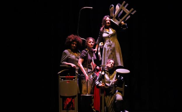 Representada en Herrera del Duque «El viento es Salvaje: Fedra y Medea en Cádiz» a cargo de la Compañía Las Niñas de Cádiz