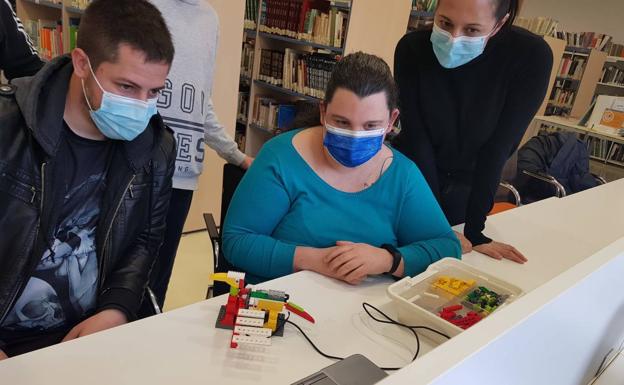 Bibliotecas Sostenibles realiza un taller de robótica
