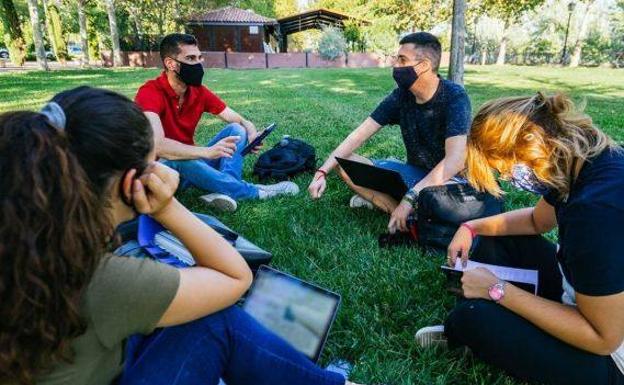 La Cámara de Comercio ofrece formación gratuita de Auxiliar para pacientes con dependencia para alumnos inscritos en Garantía Juvenil