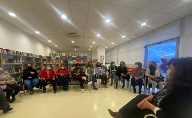 El Club de Lectura de Herrera del Duque celebra el Día Mundial de la Poesía