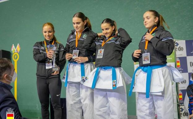 Elena Sanz se proclama subcampeona de España por equipos en el Campeonato de España Senior de karate