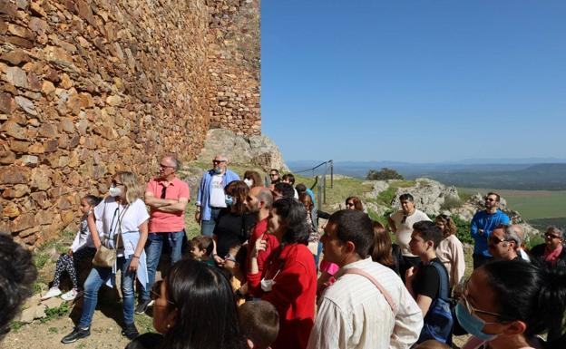 Día primaveral para abrir al público la torre del homenaje del Castillo de Herrera del Duque