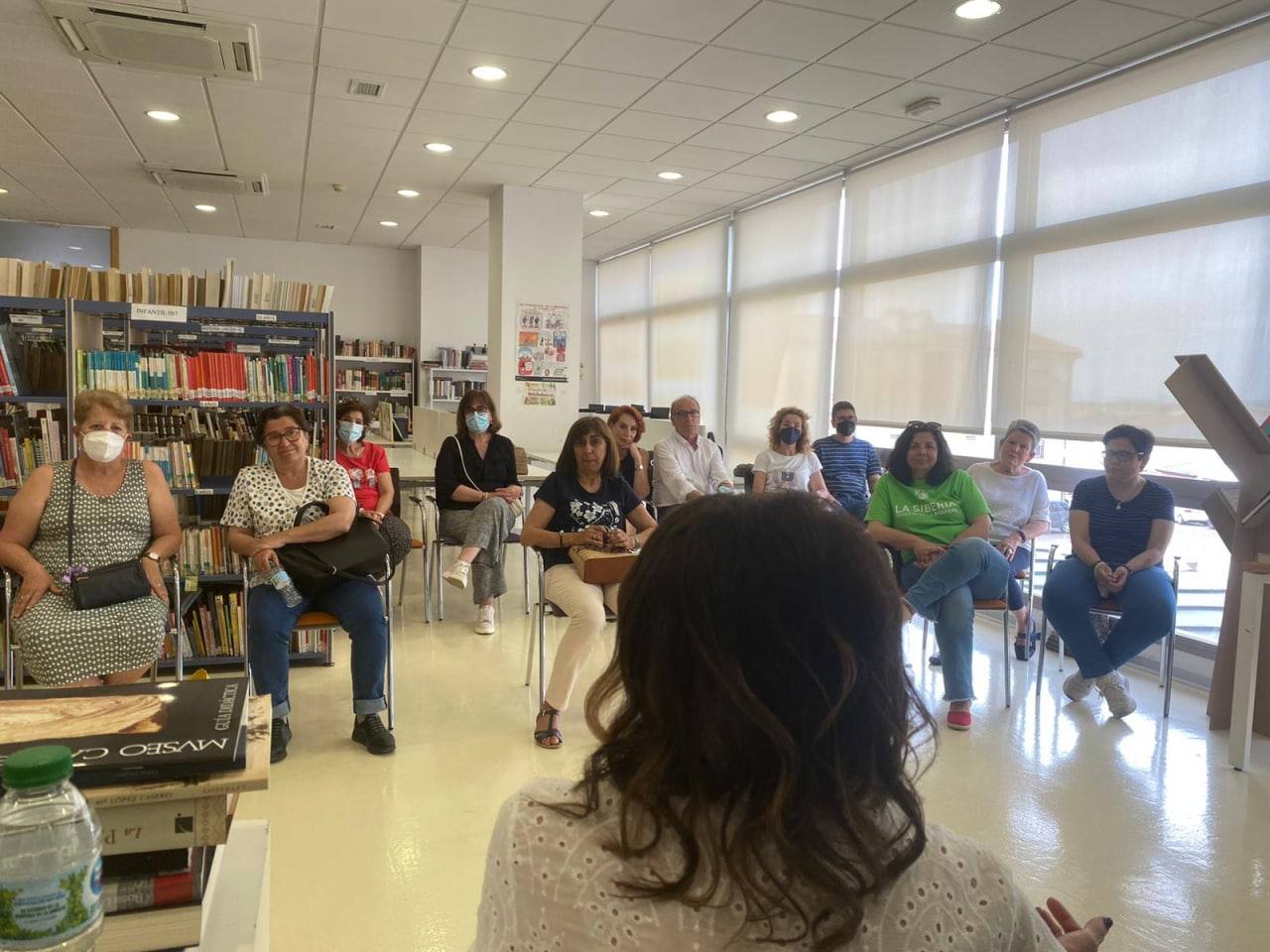 Encuentro con autora en la Biblioteca Municipal de Herrera del Duque a cargo de Rosa López Casero