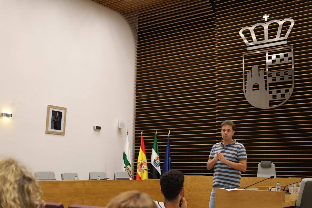 Reunión del dispositivo de la Vuelta Ciclista a Extremadura a su paso por Herrera del Duque