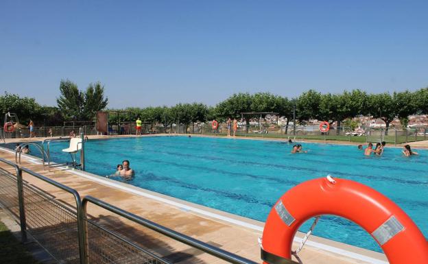 La Piscina Municipal de Herrera del Duque abre sus puertas con unas instalaciones renovadas