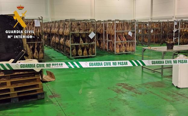El Seprona de Hornachos inicia una operación de fraude alimentario en la comercialización de productos ibéricos