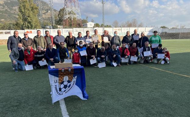 Homenaje a la plantilla de la UD Fornacense que consiguió el ascenso a 3ª División Nacional
