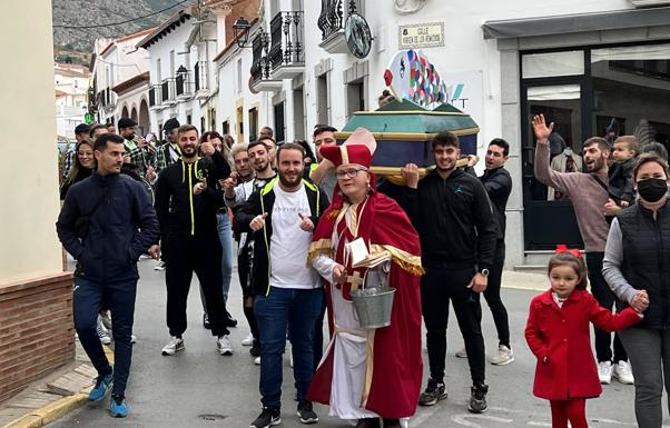 Con el «Entierro de la Sardina», finaliza un Carnaval 2022 enormemente participativo
