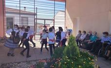 Los alumnos del CEIP Ntra Señora de los Remedios celebraron este Viernes la festividad de San Isidro