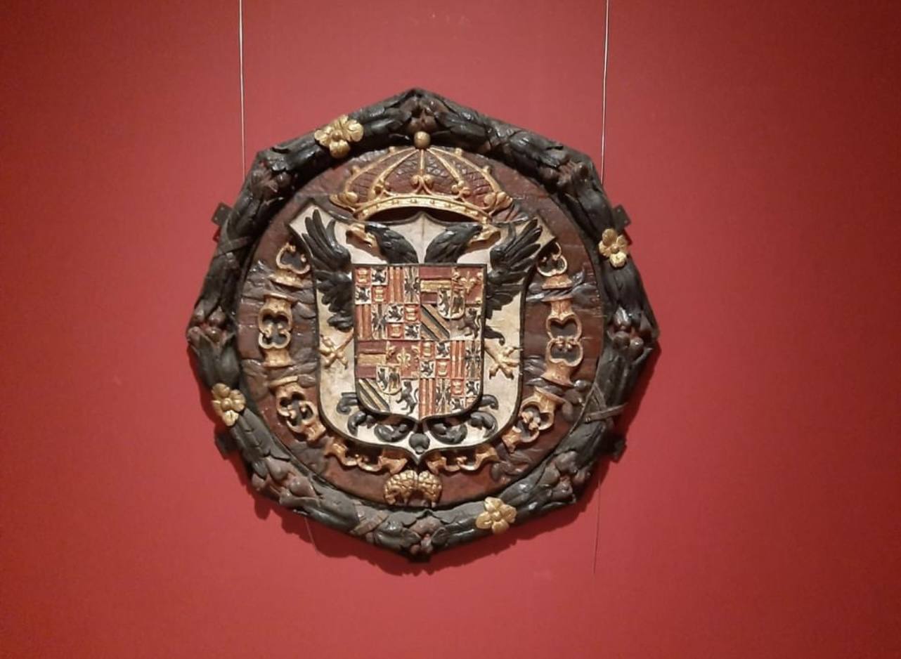 El escudo imperial del Artesonado de la Parroquia, Pieza Invitada del Museo Catedralicio de Badajoz