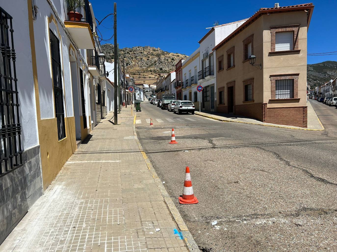 Un tramo de la calle Hernán Cortés será cortado al tráfico la próxima semana debido a las obras de mejoras en los acerados y en el vial