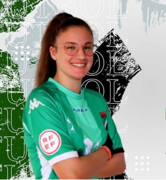 Laura Tena Garcia, de 17 años, nuevo fichaje del Club de Fútbol Extremadura …. «el fútbol siempre ha sido parte de mi vida».