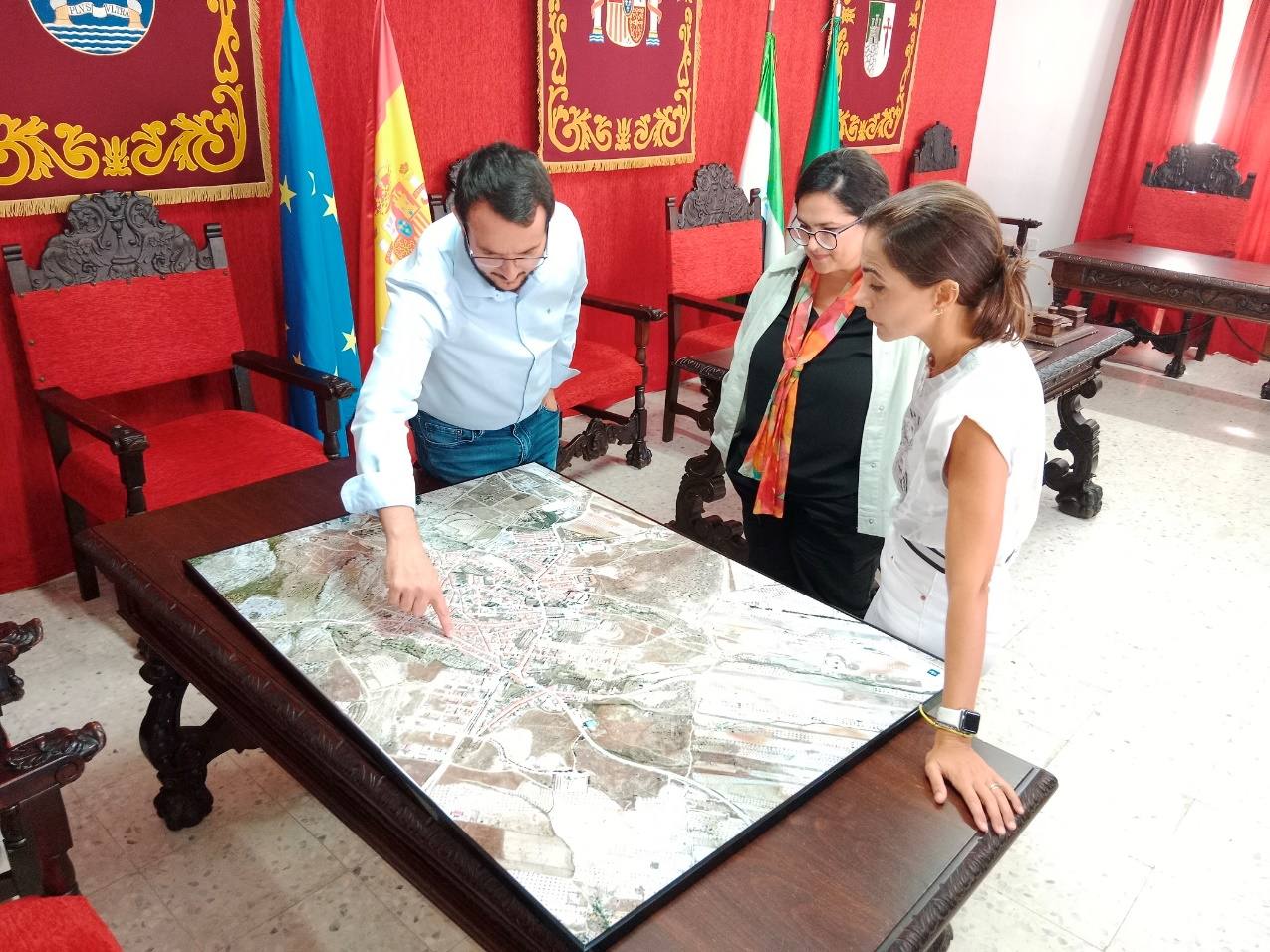 El alcalde fomentará actuaciones accesibles en espacios municipales para mejorar la seguridad de los ciudadanos