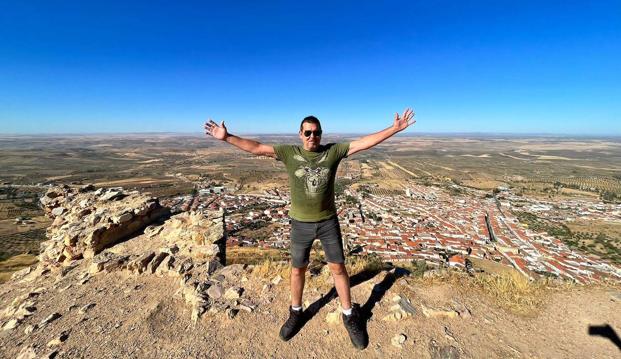 Sebas Cuevas Delgado « hornachego de Madrid» ….. tengo que decir que ese piropo es «de los mejores que nadie me puede decir»