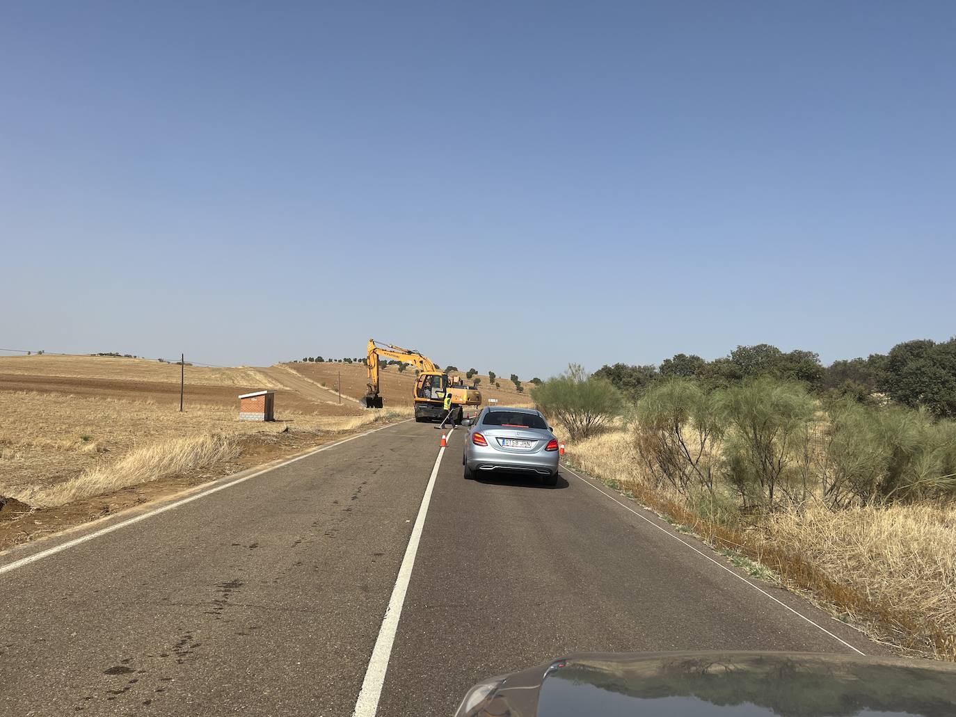 La Diputación acomete las obras de mejora de la carretera BA-80 que discurre entre Hornachos y Llera