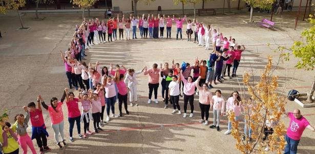 Alumnos y alumnas del IES «Los Moriscos», se suman al Dia de Lucha contra el Cáncer de Mama