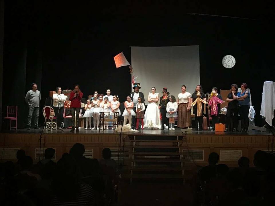 La compañía Mamma Theatre representa este domingo la obra «Agarico»