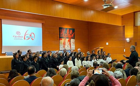 La Coral Municipal actua en el 60 aniversario de Cáritas de Mérida-Badajoz