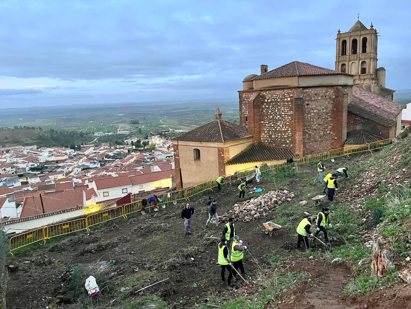 Comienzan las obras de acondicionamiento del entorno de la Iglesia Parroquial