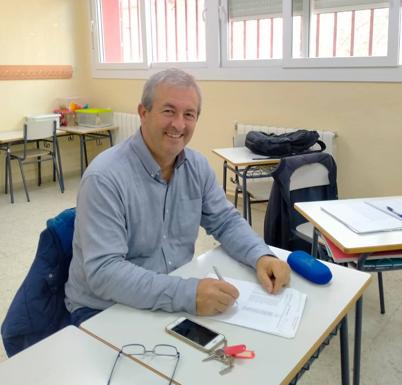 El «maestro de música» Juan Romero se jubila tras 35 años ejerciendo la docencia
