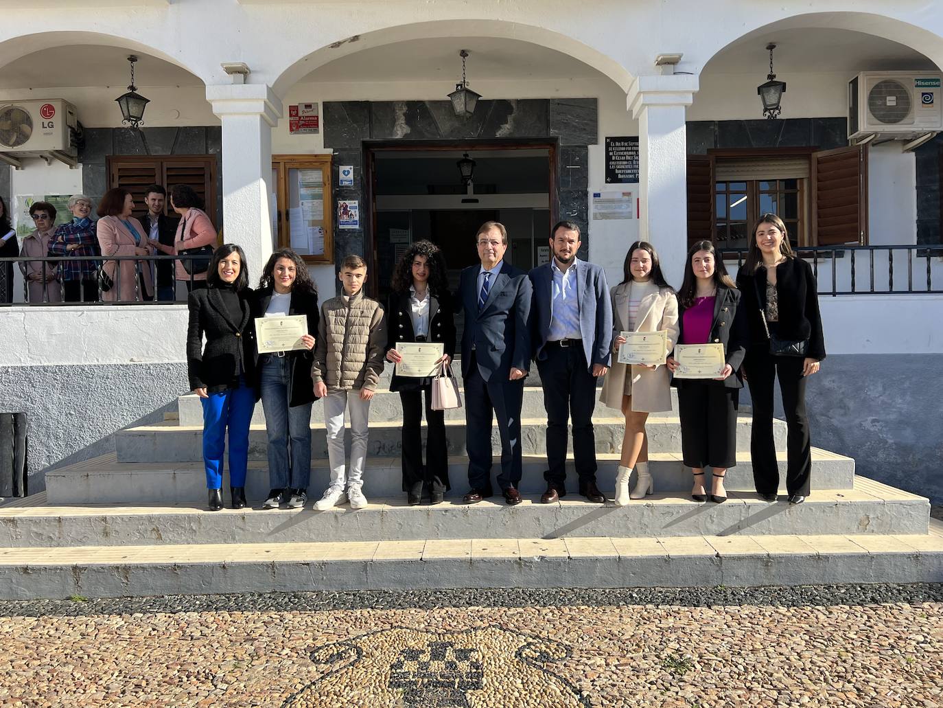 El Presidente de la Junta junto con la Consejera de Educación y el alcalde de Hornachos han participado en el acto de entrega de los «Premios Municipales al Rendimiento Académico»