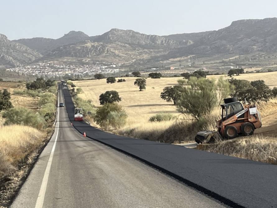 Concluyen los trabajos de arreglo en la BA 080 Hornachos a Llera que ha supuesto una inversión superior al millón de euros.