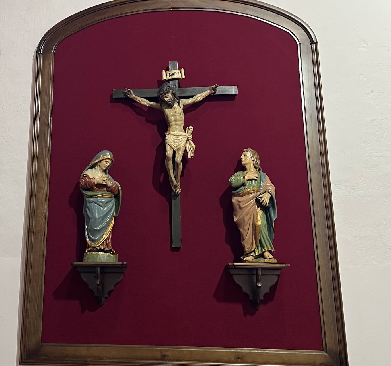 La Iglesia Parroquial cuenta con un nuevo retablo dedicado a representación del «Calvario»