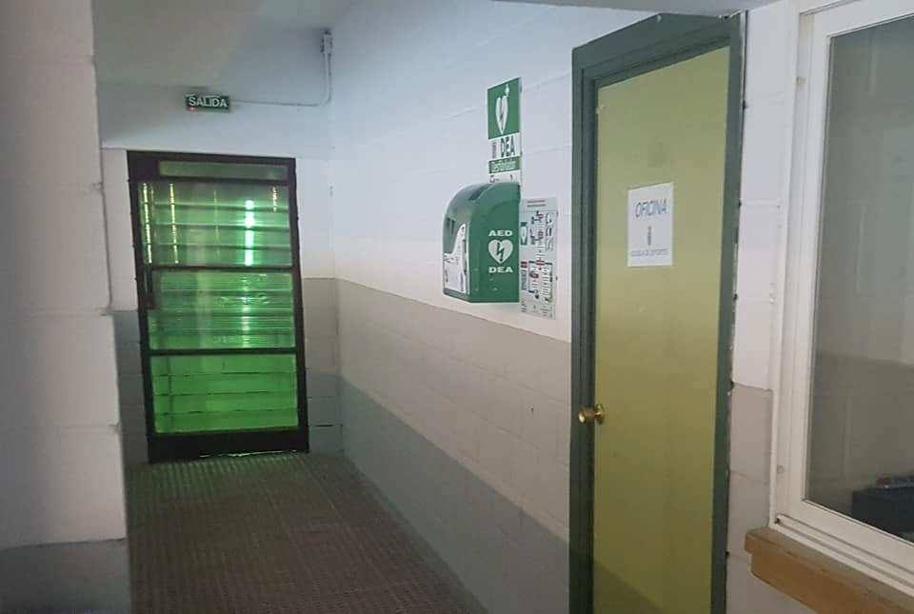El polideportivo municipal tiene ya de un desfibrilizador