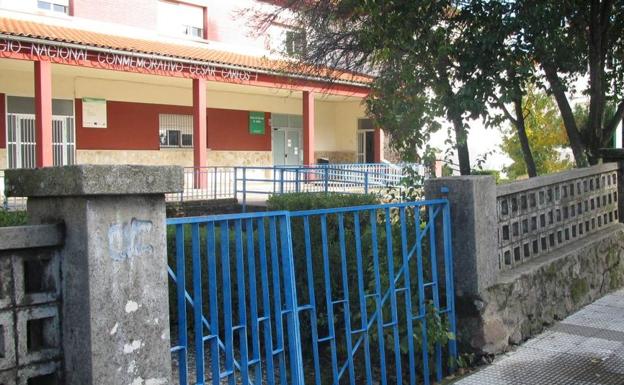 El Ayuntamiento reparará el cerramiento del complejo educativo César Carlos I