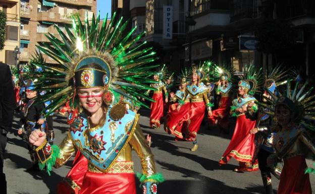 El Ayuntamiento, peñas y vecinos quieren que se declare fiesta de interés turístico el carnaval