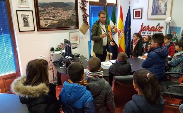 Los alumnos del Gregoria Collado visitan la Casa Consistorial