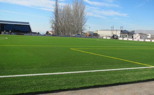 El Jaraíz estrena hoy campo de césped artificial