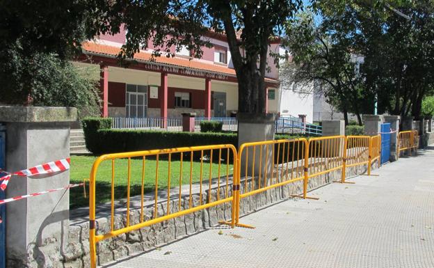 Empiezan a reparar el cerramiento del César Carlos I