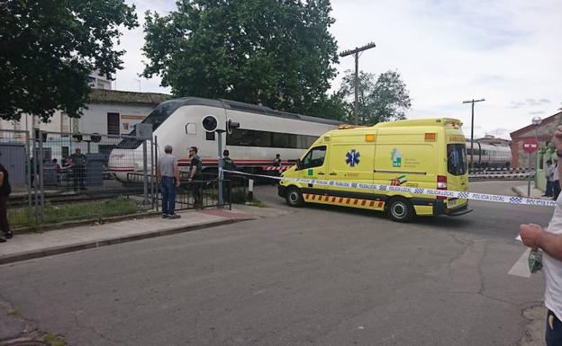 Una mujer muere al ser atropellada por un tren en un paso a nivel en Navalmoral