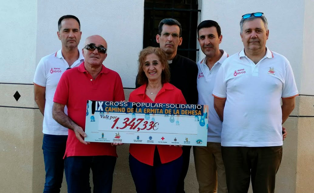 La Junta de Cofradías recibe 1.347 euros del cross solidario y ruta senderista