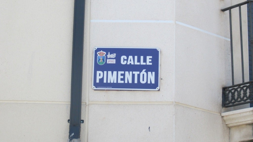 El Ayuntamiento renueva las placas de las calles