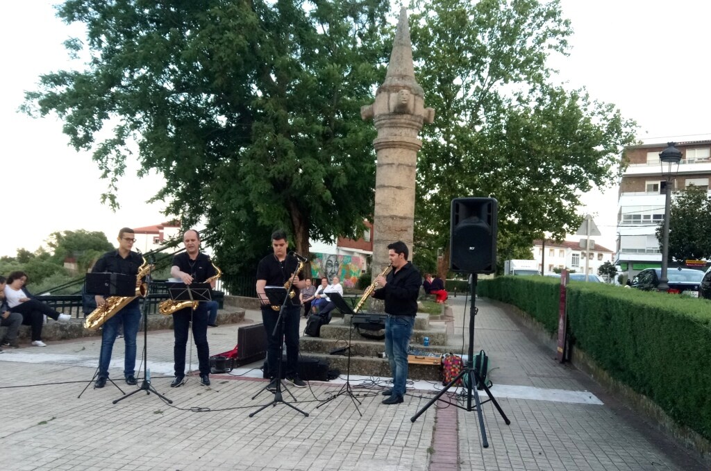 El Ayuntamiento lleva la música al parque-mirador Los Bolos