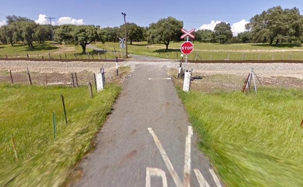 Fallece una joven de 26 años arrollada por un tren en un paso a nivel entre Casatejada y La Bazagona