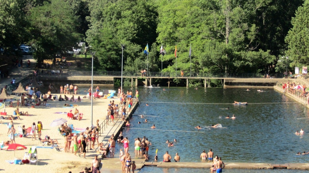 La ola de calor llena el Lago