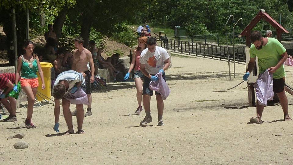 Hoy, recogida de basura en el Lago