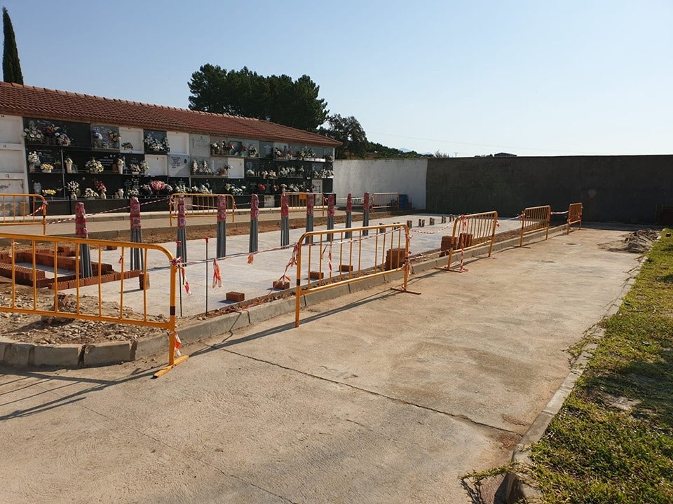 La escuela profesional construye 60 nichos en el cementerio municipal