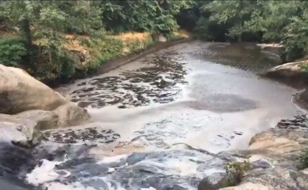 Agua negra en Garganta la Olla