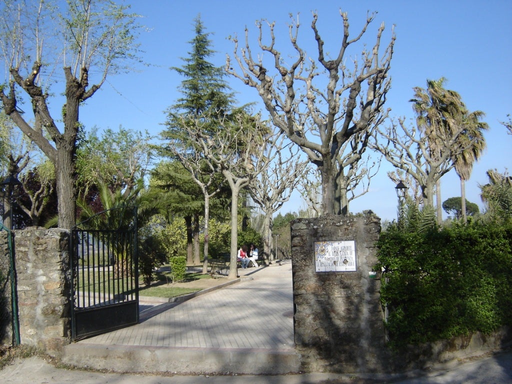 El Ayuntamiento cierra el parque Los Bolos por el riesgo de caída de árboles por viento