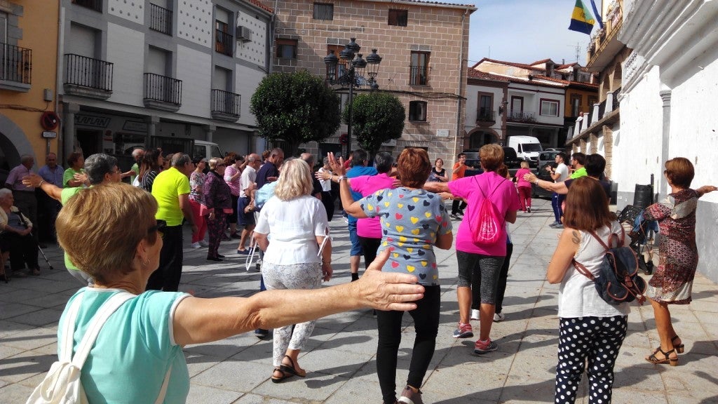 La plaza Mayor a coge la celebración del Día Internacional de las Personas Mayores